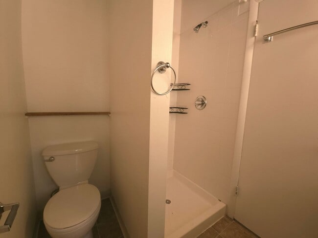 Building Photo - Quaint Studio On West Side of The Hill