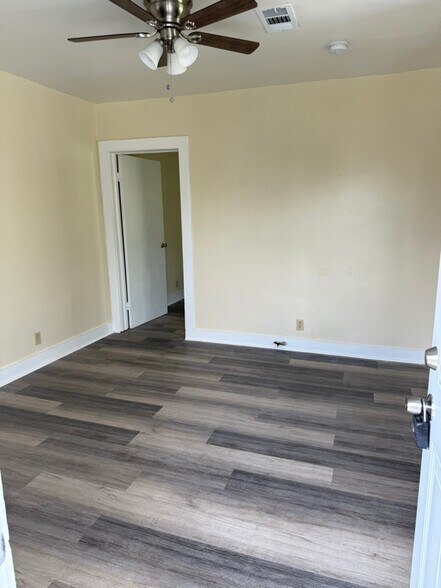 Building Photo - 2328 Lapeyrouse St