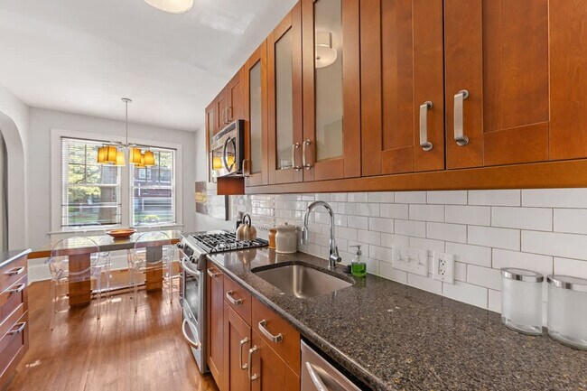 Building Photo - 500 Queens Rd