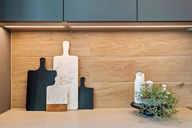 Building Photo - 1991 Main St