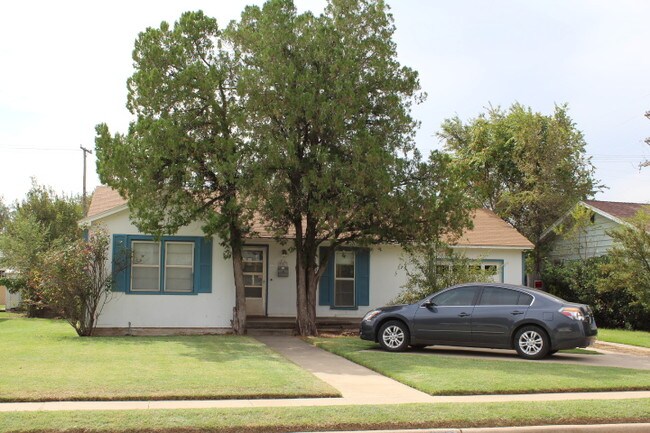 Building Photo - 3517 27th St