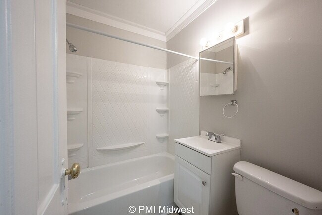Building Photo - "Charming 2-Bed Home with Gleaming Hardwoo...