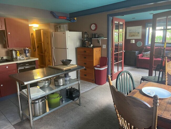 Building Photo - Furnished 2 Bedroom Garden Level ADU in Upper Table Mesa Near Bear Creek Park