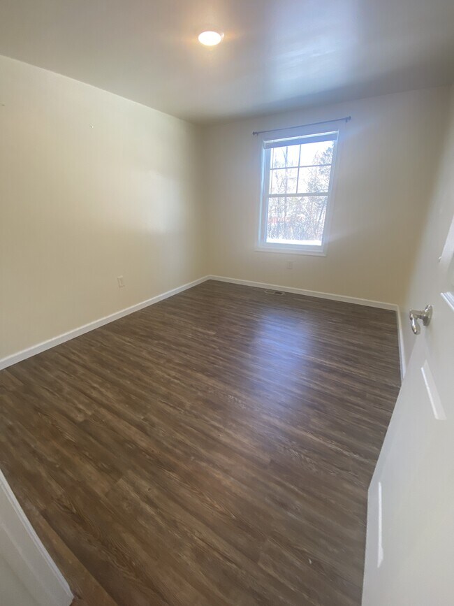 Building Photo - 71 Boddy Ln