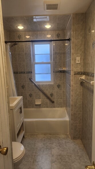 Building Photo - 19 Brighton Ct