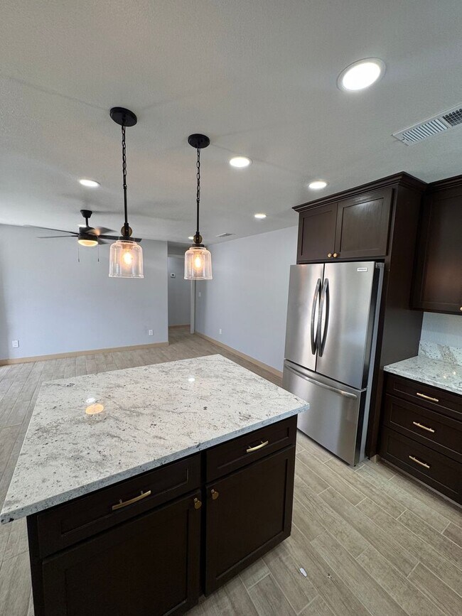 Building Photo - Newly Remodeled 2 Bedroom, 2 Bath Back House
