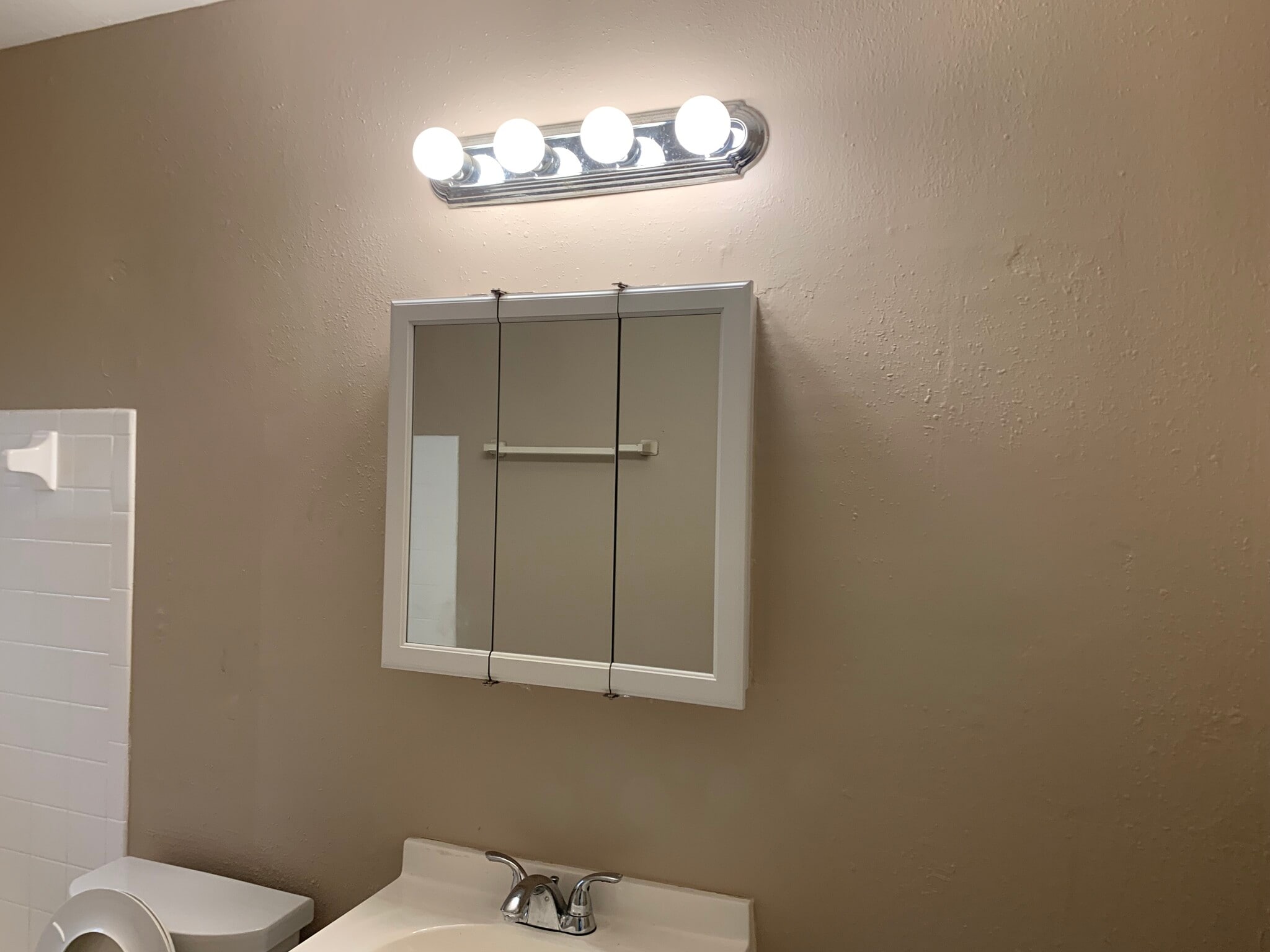 Building Photo - 10008 N Lantana Ave