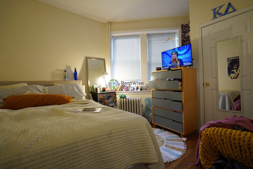 Building Photo - 62 Egmont St