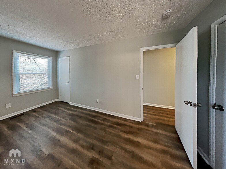Building Photo - 5424 2 Moons Dr