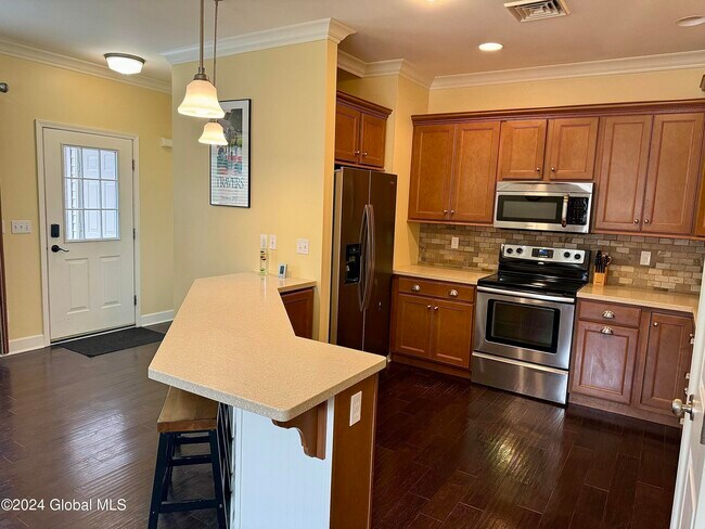 Building Photo - 10 Lancaster Pl