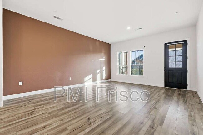 Building Photo - 1044 3rd St