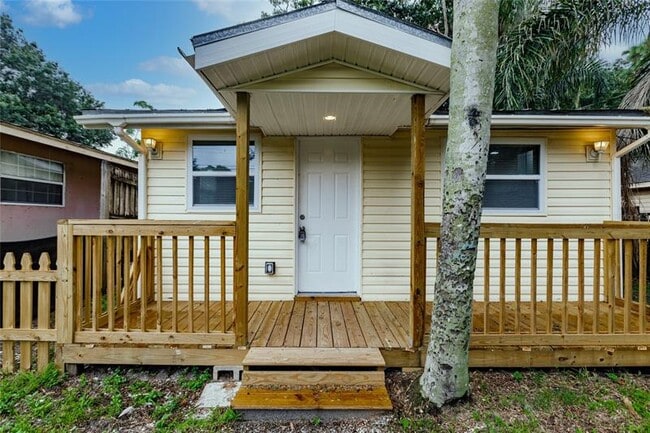 Building Photo - 3900 Locust Ave