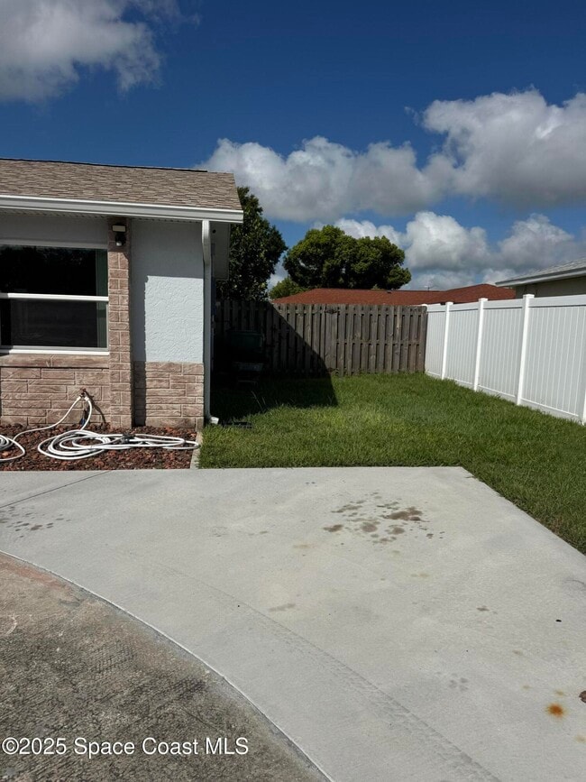 Building Photo - 2841 College View Dr