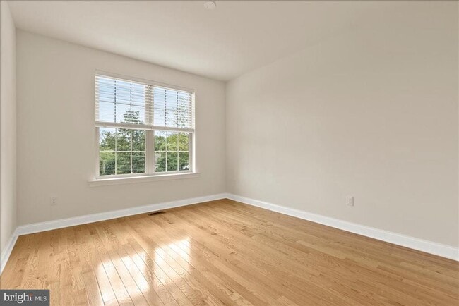 Building Photo - 264 W Ashland St