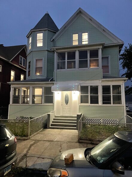 Primary Photo - 163 Deacon St