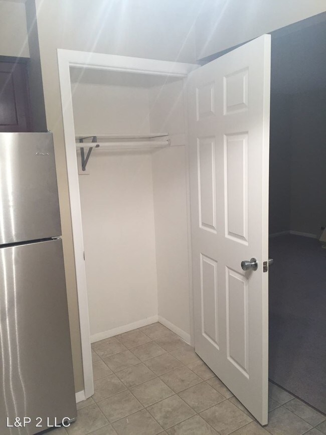 Building Photo - 1223 Woodridge Dr