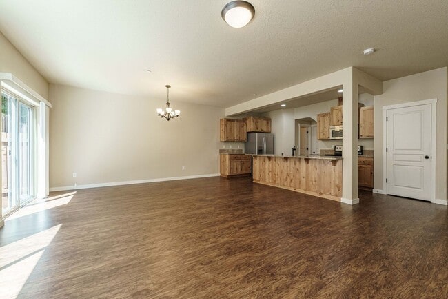 Building Photo - ASK ABOUT OUR AUGUST MOVE IN SPECIAL: Spac...