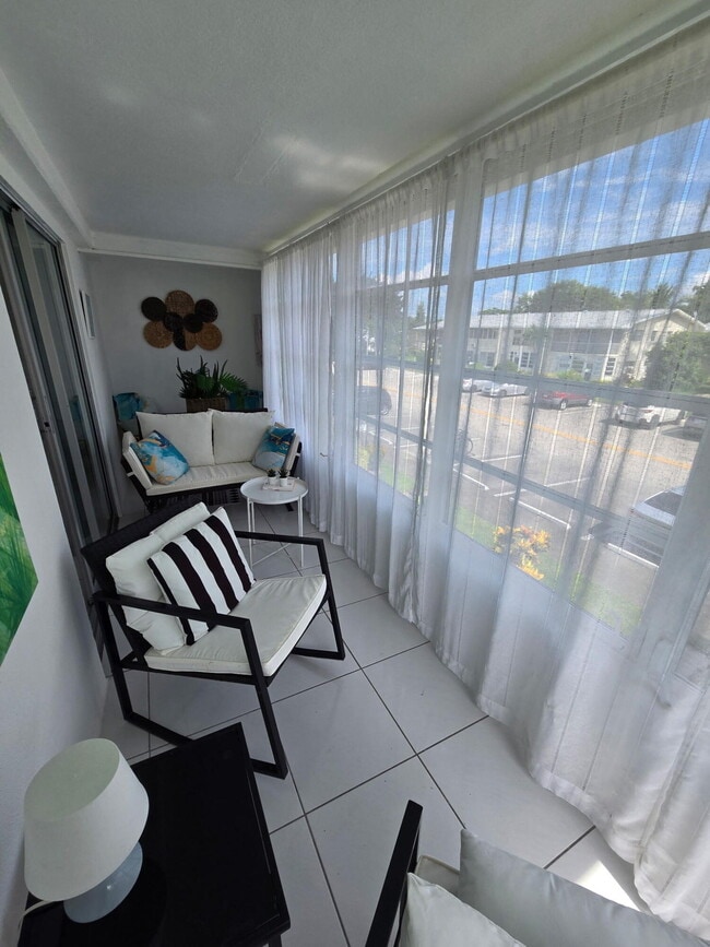 Building Photo - 477 Tilford V