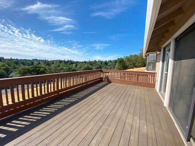 Building Photo - Great Location in Folsom-4 Bedroom Home!!