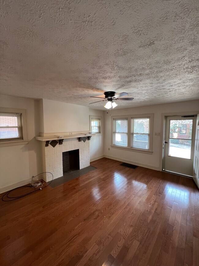 Primary Photo - 134 W Sycamore St
