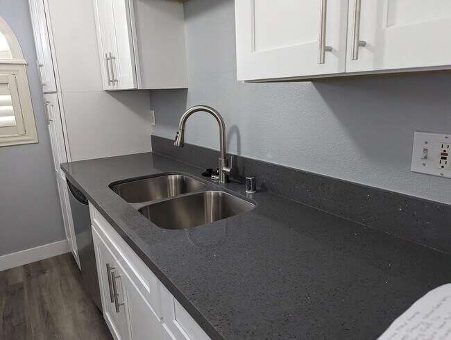 Building Photo - A Fabulous 2-Bedroom, 2-Bathroom Upstairs Unit in NW Las Vegas