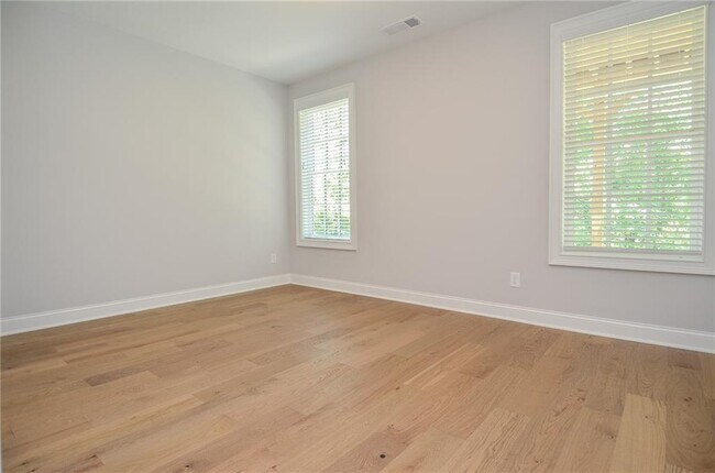 Building Photo - 3963 Enclave Wy