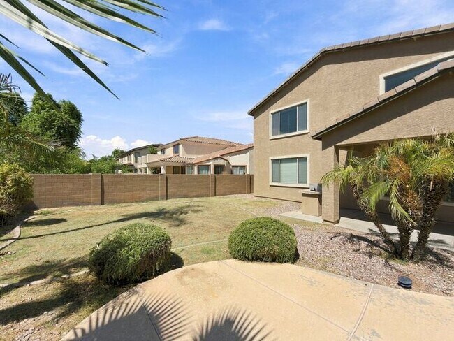 Building Photo - Gilbert 5-Bedroom Home with Pool, Loft & Primary Suite Downstairs – Minutes from Gilbert Regional...