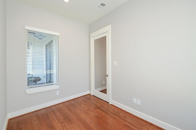 Building Photo - 18526 Bridgeway Ln