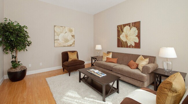 Building Photo - 332 6th Ave