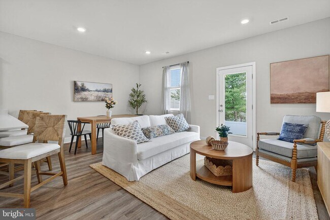 Building Photo - 37 Wisdom Ln