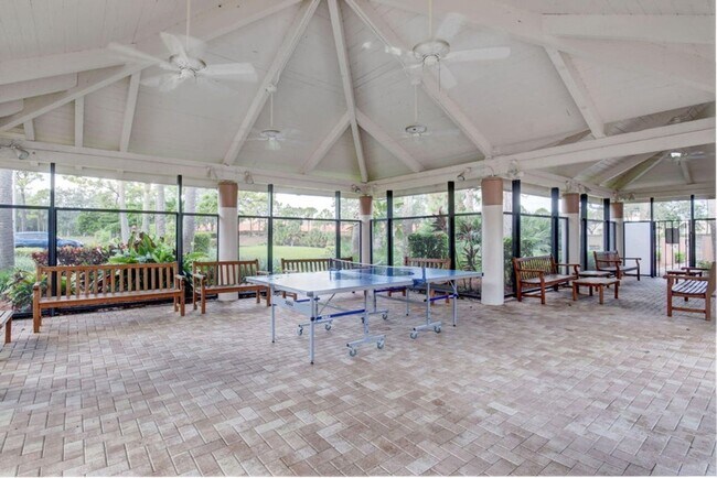 Building Photo - 1004 Landings Blvd