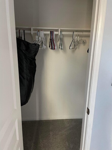 Closet - 604 Kellogg St