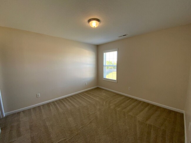 Building Photo - 4 BR 2.5 BA Carolina Plantations