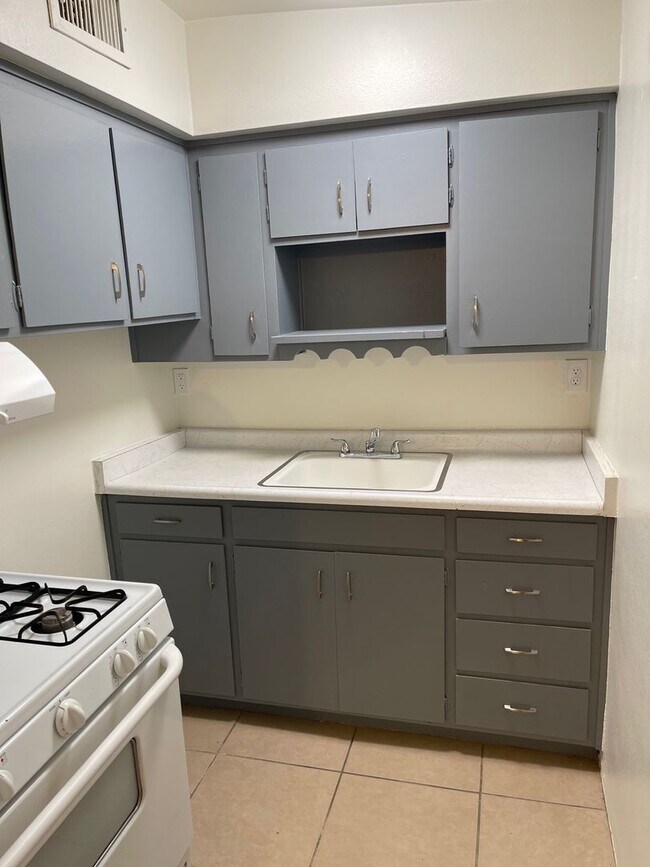 Building Photo - Fontana Court Apartments