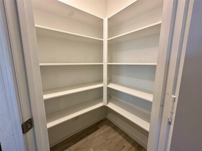 Building Photo - 16635 Colleen Pl