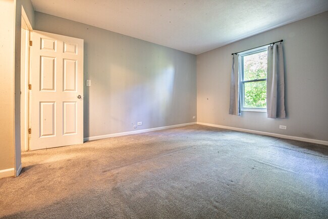 Building Photo - 5101 Carriage Way Dr