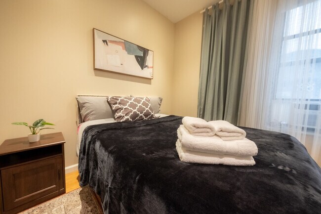 Building Photo - 5 W 101st St