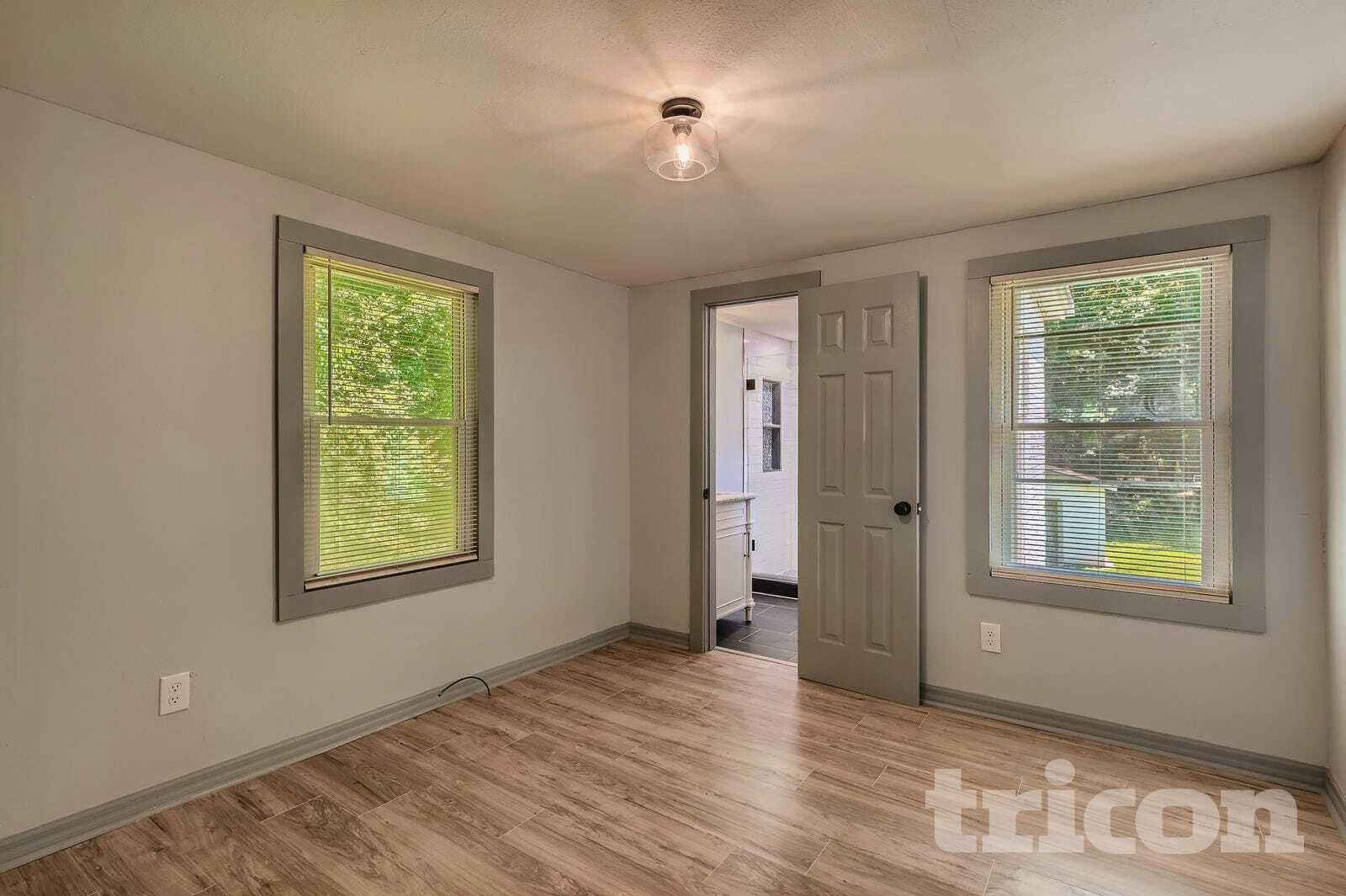 Building Photo - 11 Swan Dr