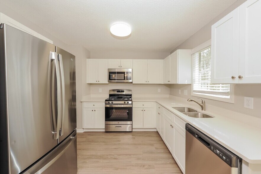 Building Photo - 1120 Brenton Dr NW
