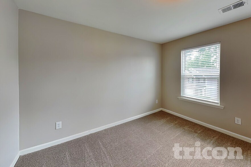 Building Photo - 2292 Shady Dr