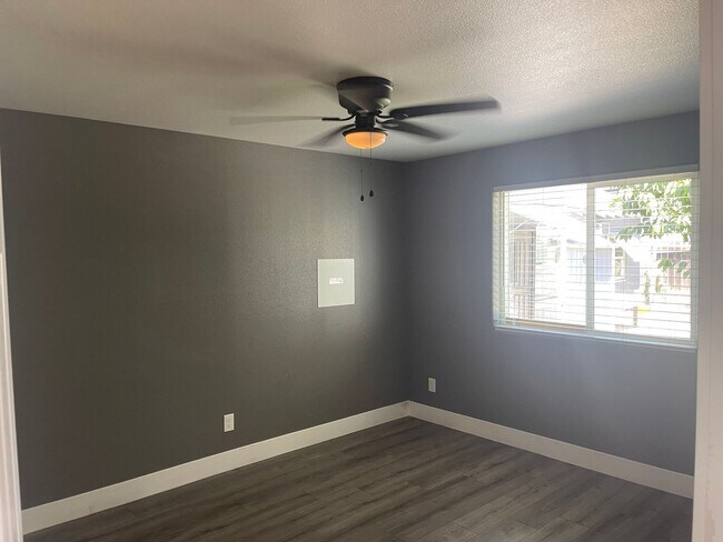 Building Photo - 3br/2ba Home 1 of 6 homes on lot
