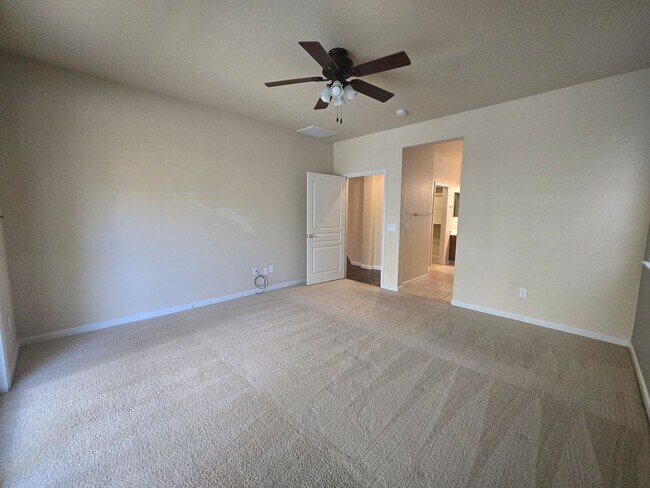 Building Photo - 339 Applegate Dr