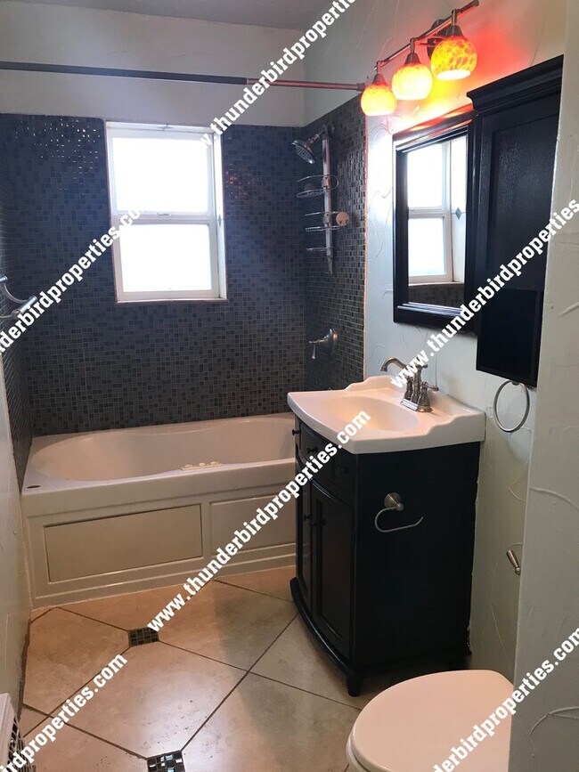 Building Photo - CNM/UNM Beauty