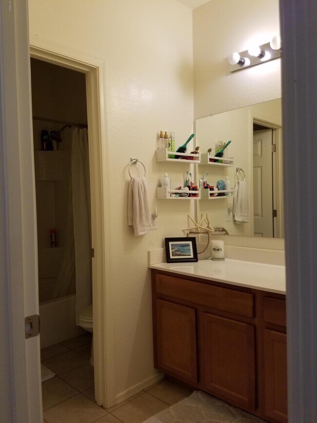 Building Photo - 1932 E Ravenswood Dr