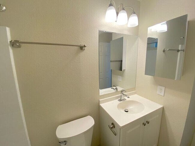 Building Photo - Like Brand New! - Single Story House in North Central Reno