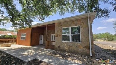 Building Photo - 305 Remuda Dr
