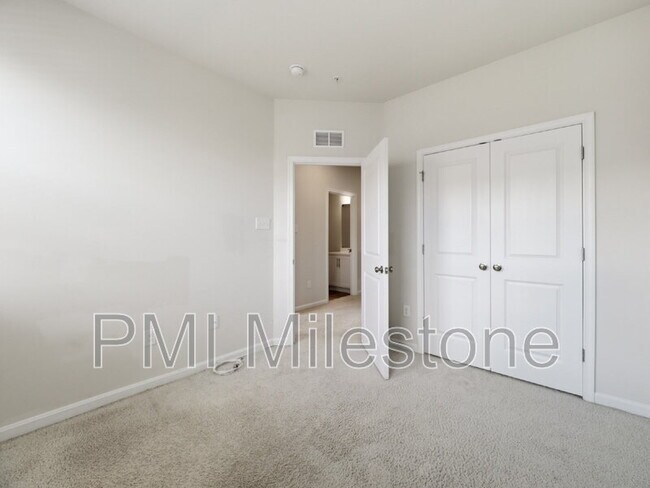 Building Photo - 7055 Delegate Pl