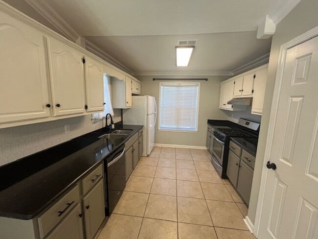 Building Photo - Renovated 3 Bedroom 2 Bath Home for Rent!