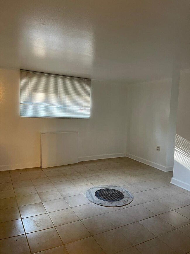 Building Photo - 5749 N Spaulding Ave