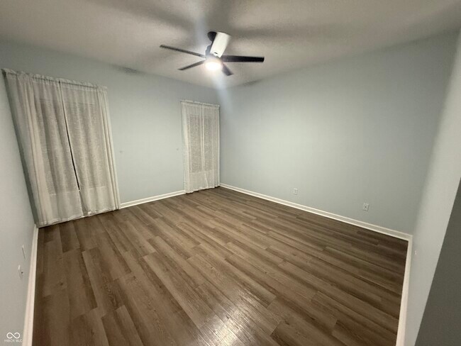 Building Photo - 5882 Hollow Oak Trail